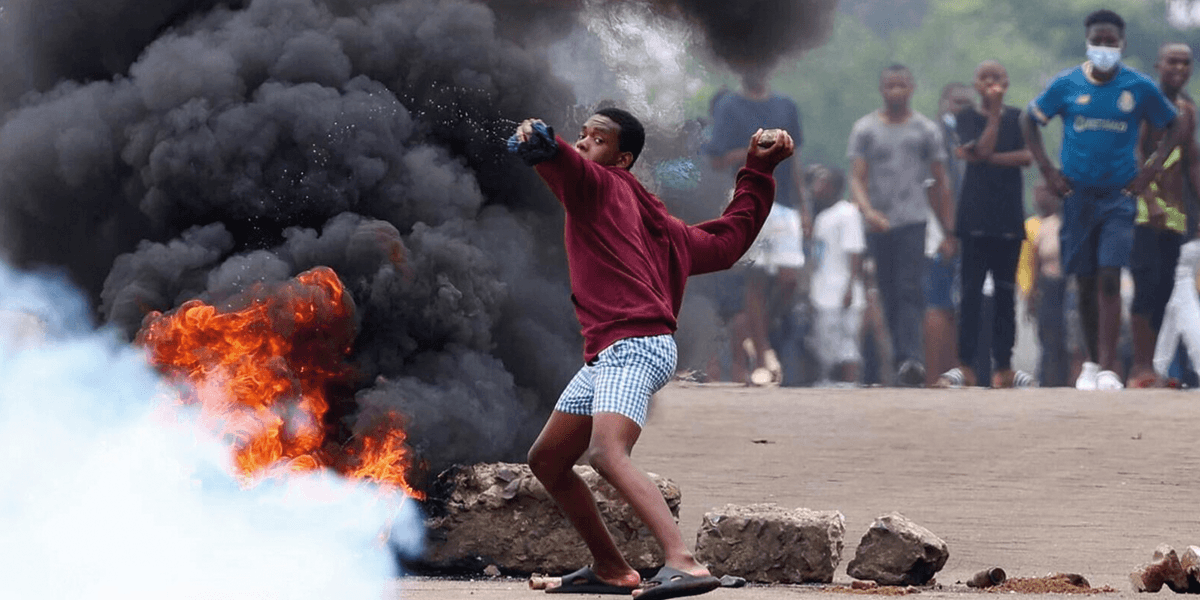 Cidadãos Protestam Enquanto Deputados Tomam Posse • Diário Económico