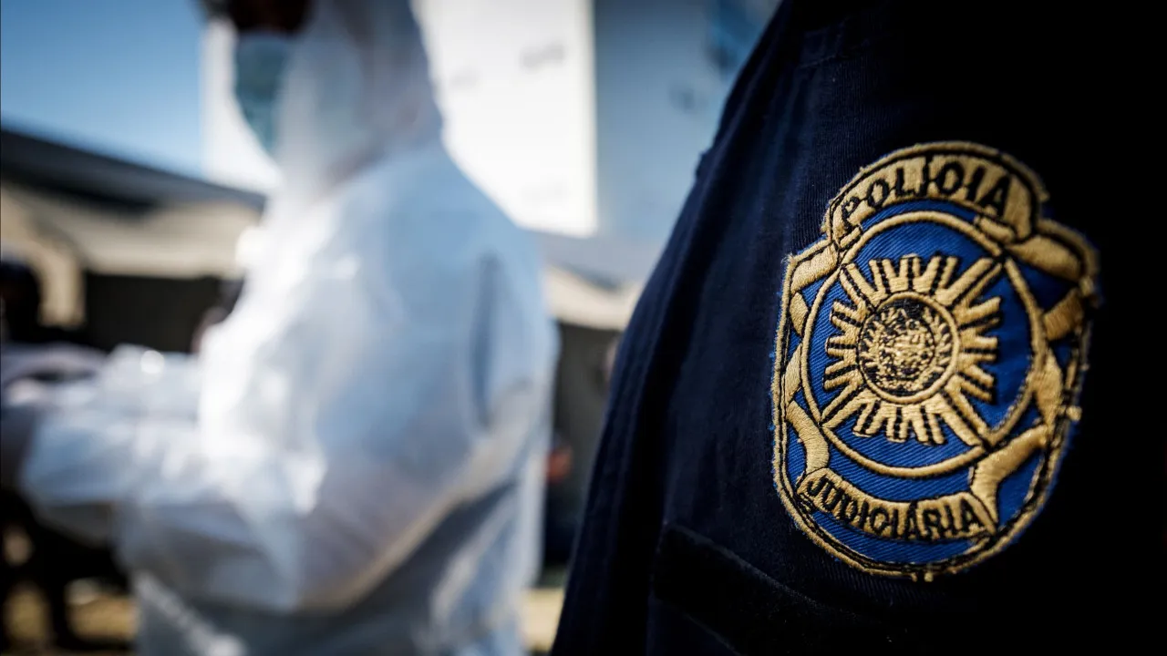 Corpo de adulto "carbonizado" encontrado em contentor do lixo no Seixal