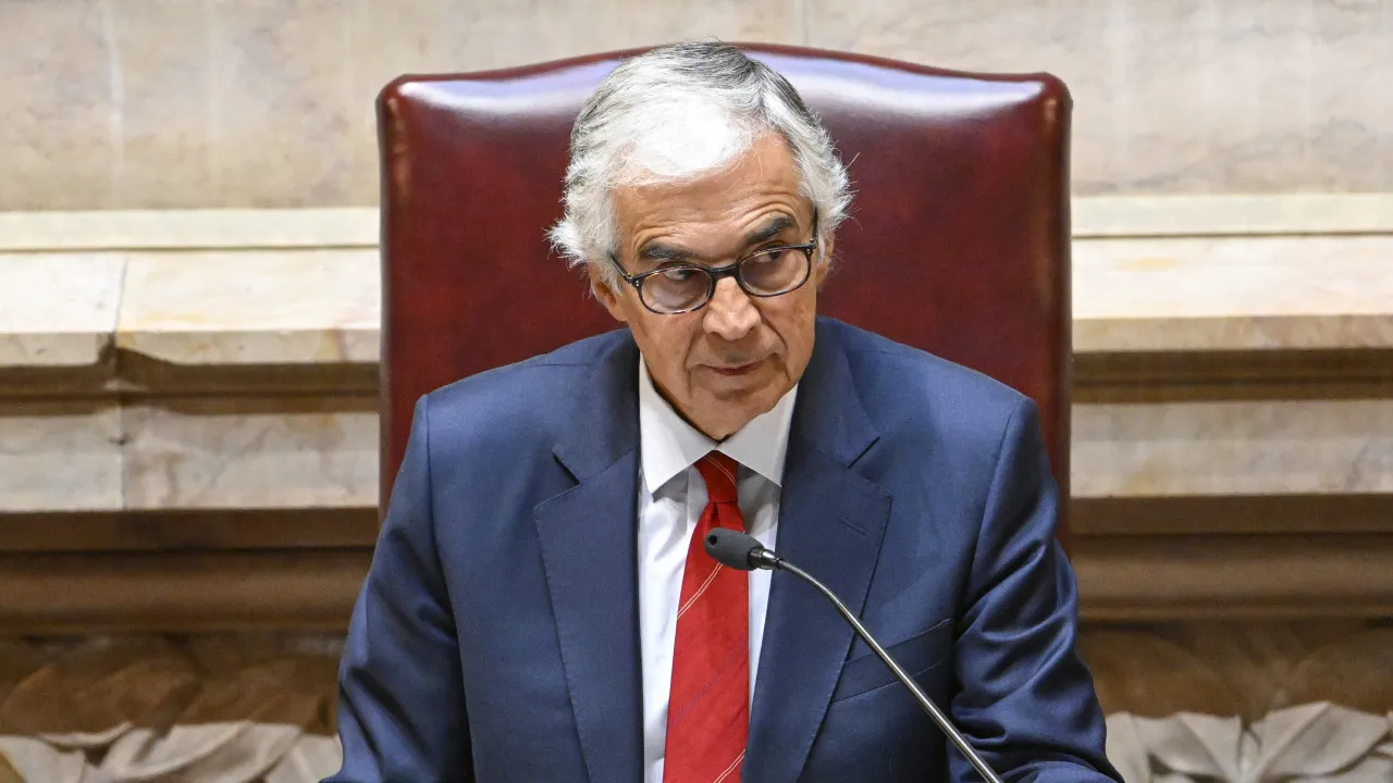 "Democracia não pode ser algo que deixamos à iniciativa dos extremos"