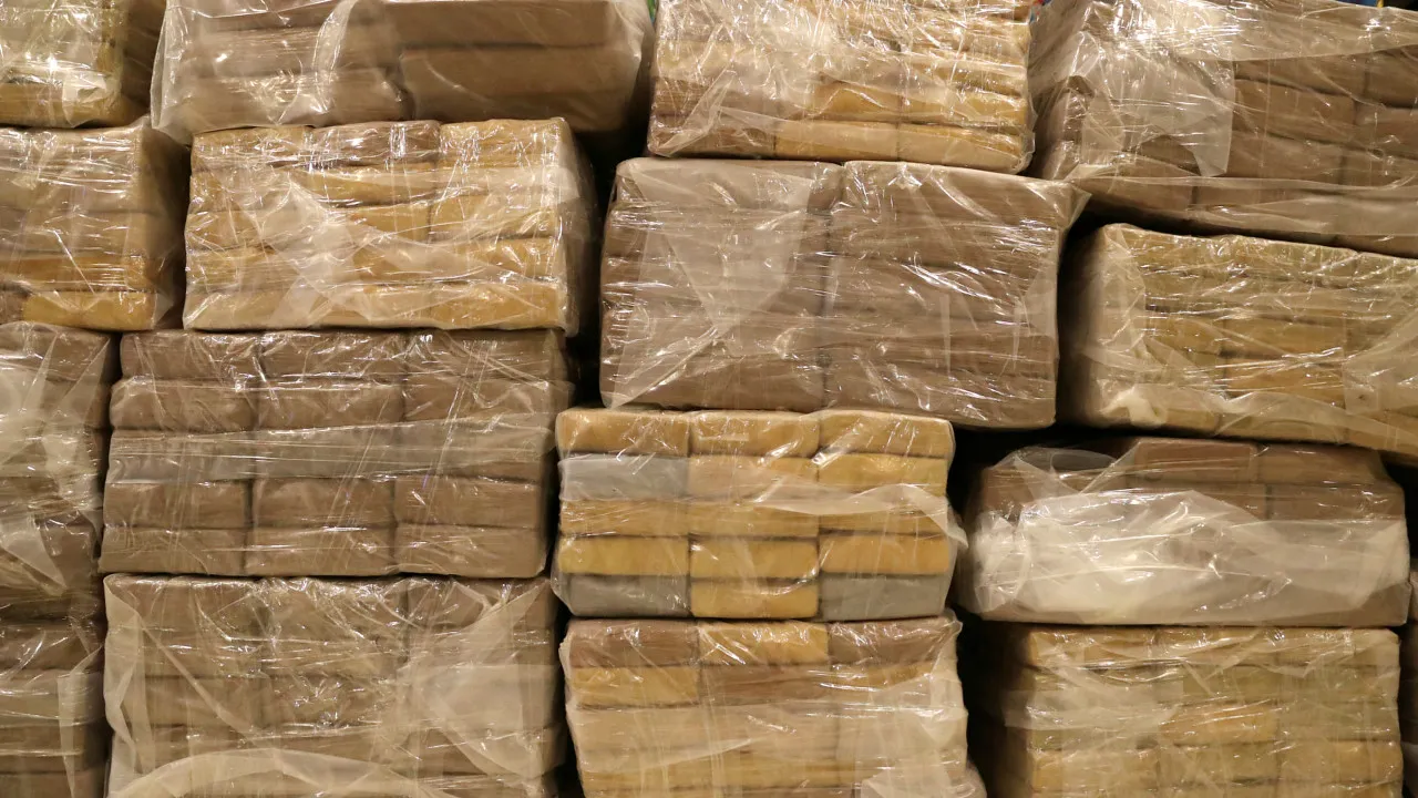 Detidos na posse de 11 kg de haxixe. Droga estava escondida em assento