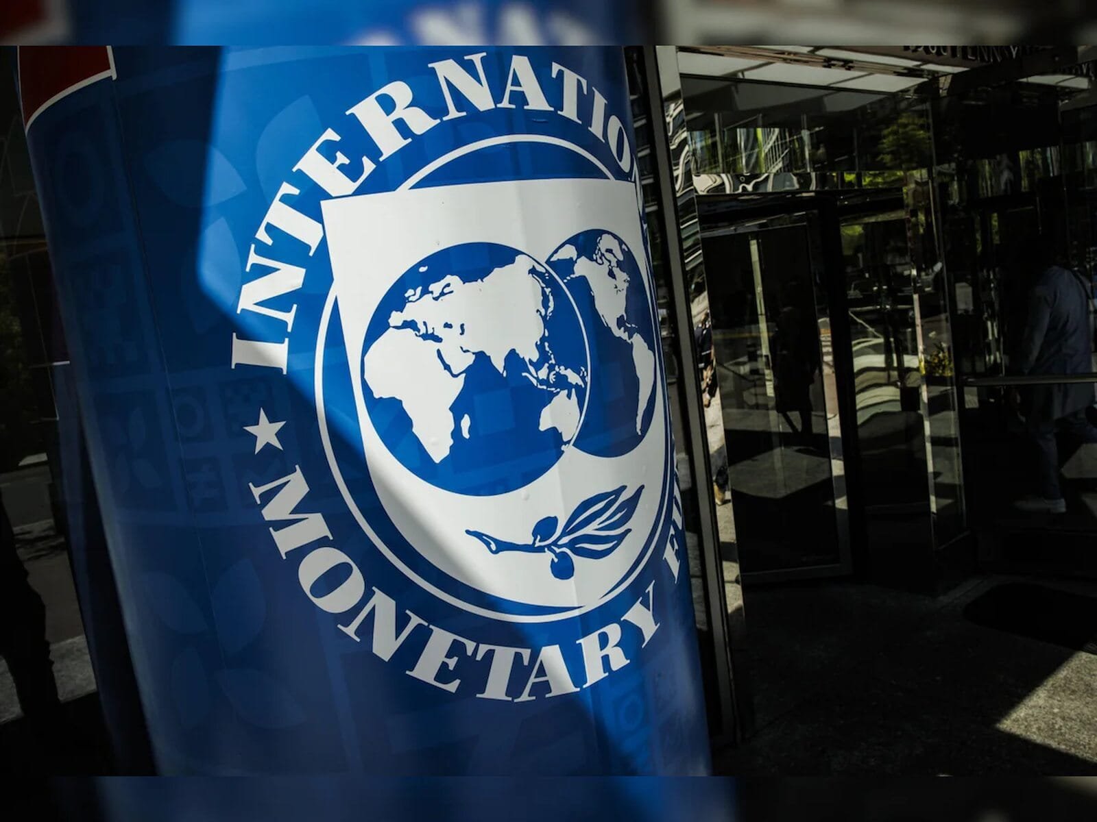Dívida Global Ultrapassou os 100 ‘Tris’ em 2024 • Diário Económico