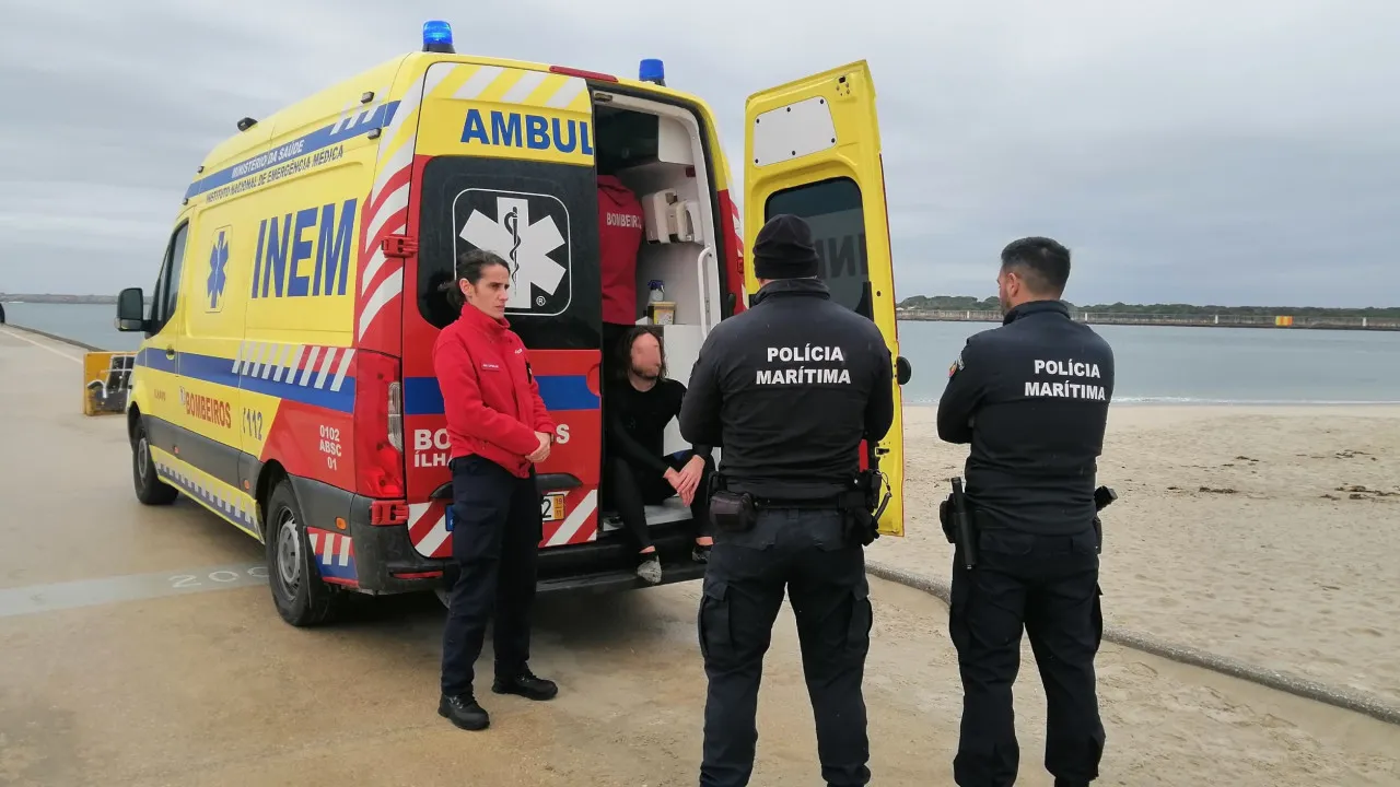 Italiano em "dificuldades na água" resgatado na Praia da Barra em Aveiro