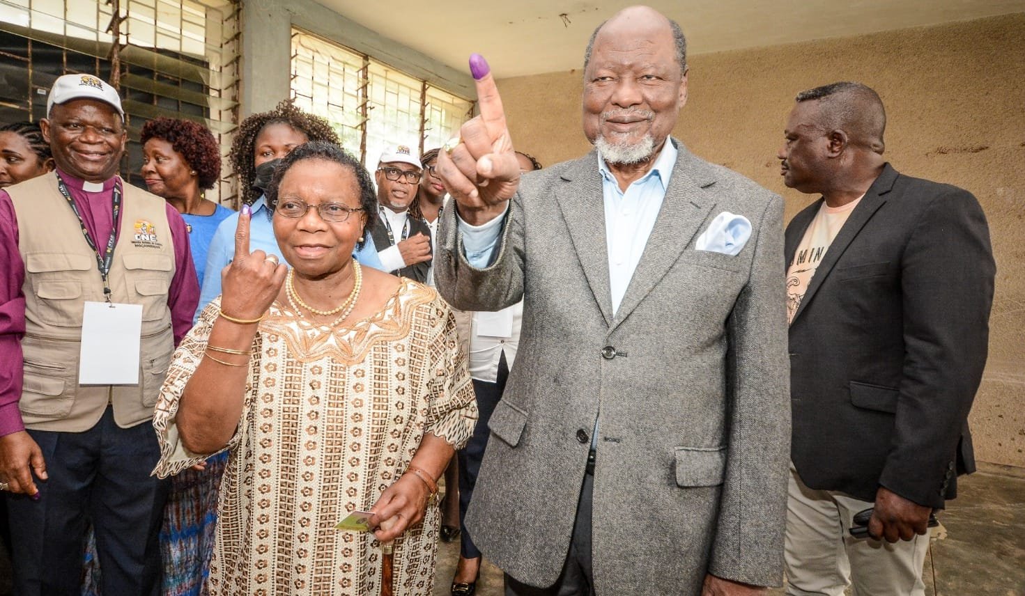 Joaquim Chissano elogia a ordem no processo de votação em curso