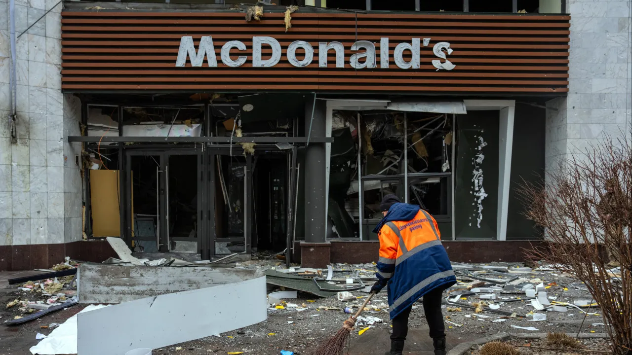 McDonald's mais antigo da Ucrânia destruído em ataque russo