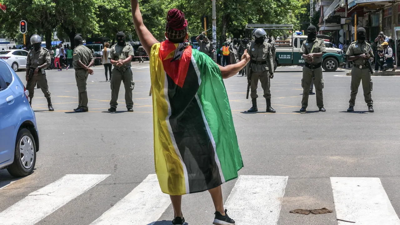Moçambique. Ministra das Finanças admite "reestruturação" da dívida