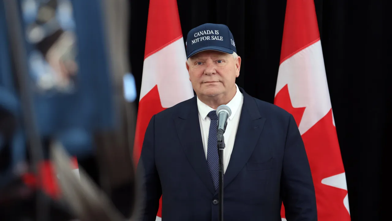 'O Canadá não está à venda'. Boné usado por Doug Ford faz frente a Trump
