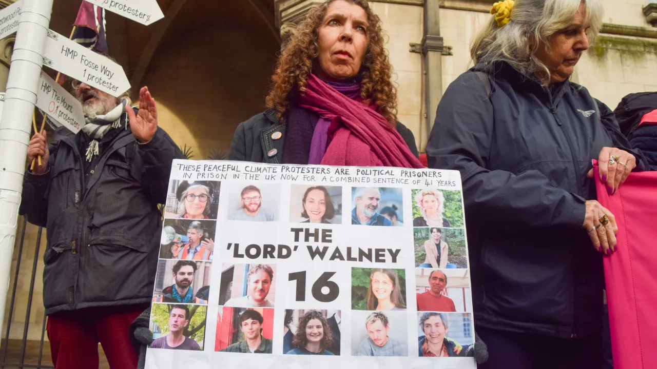 Procuradores britânicos defendem penas de prisão aplicadas a ativistas