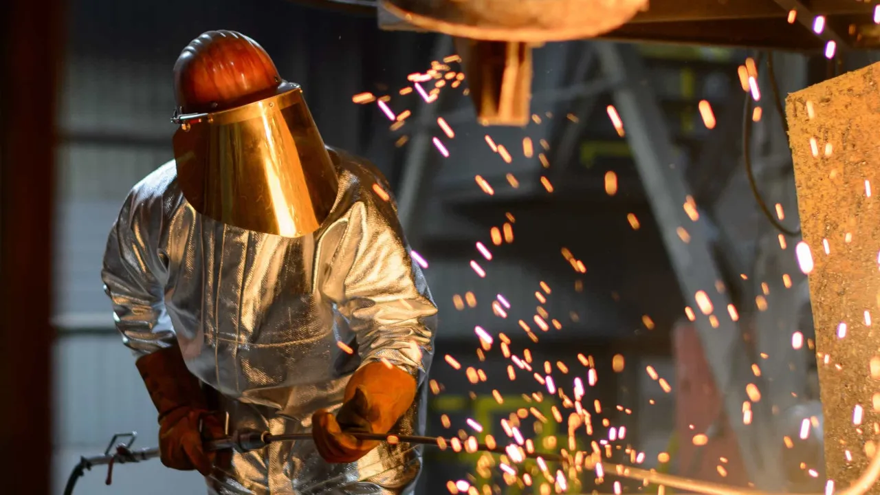 Volume de negócios das empresas metalúrgicas cai 12% em 2023