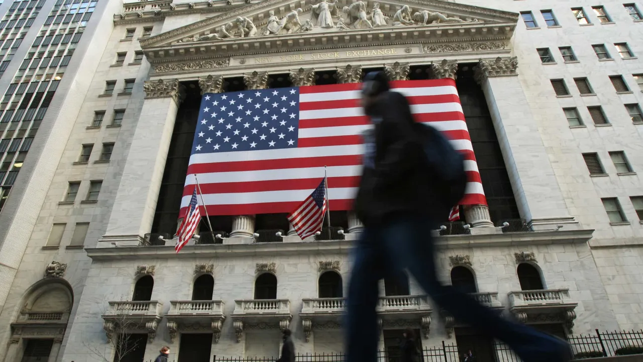 Wall Street fecha em alta graças a anúncio de investimentos na IA