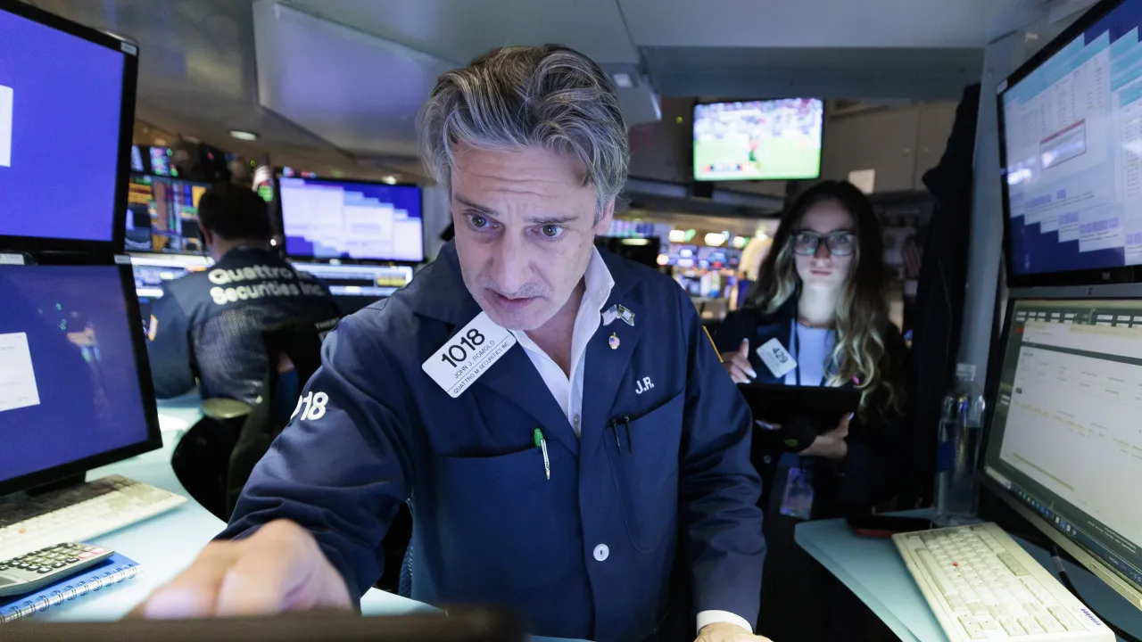 Wall Street tenta recuperar após turbulência de segunda-feira