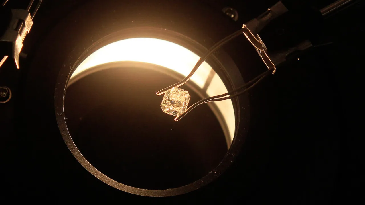 Angola vai leiloar 36 diamantes em março