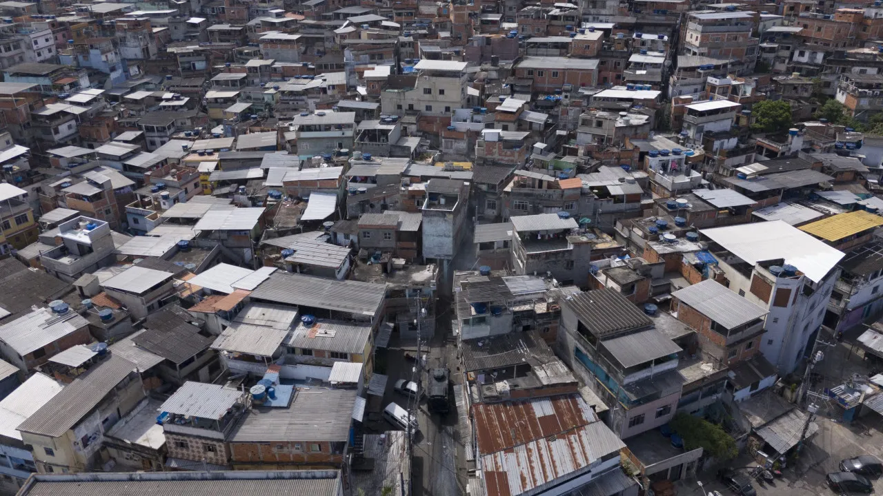 App levou idoso a entrar em favela por engano e foi baleado de raspão