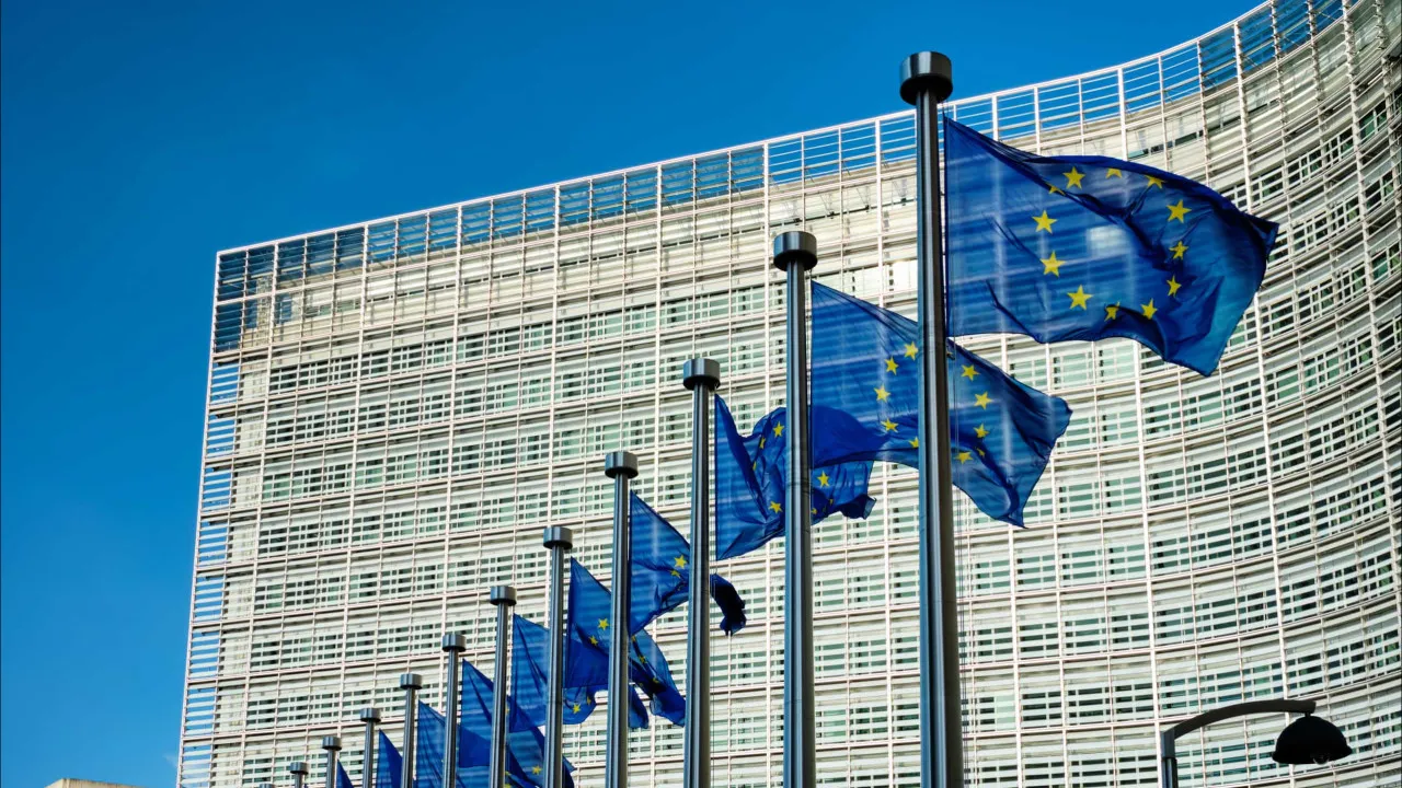 Bruxelas aposta em simplificação administrativa e planos para defesa