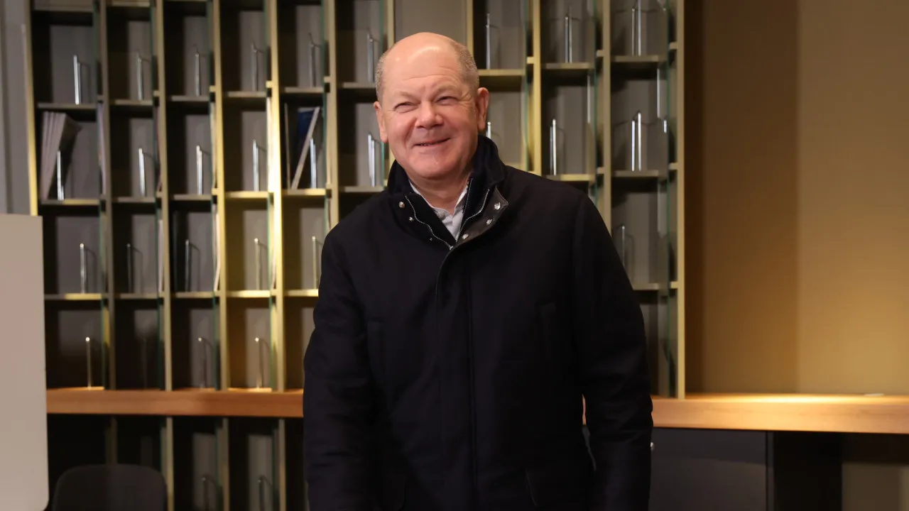 Chanceler interino Scholz recebeu hoje possível sucessor