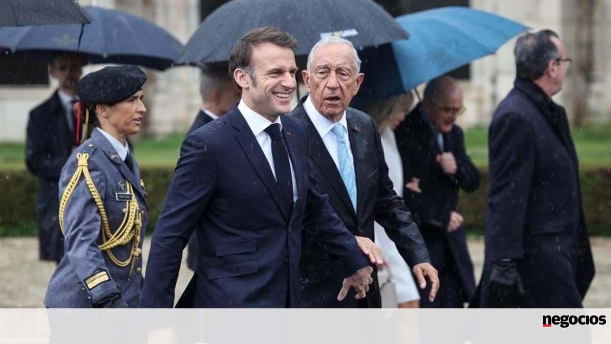 Emmanuel Macron recebido com honras militares por Marcelo em Lisboa - Política