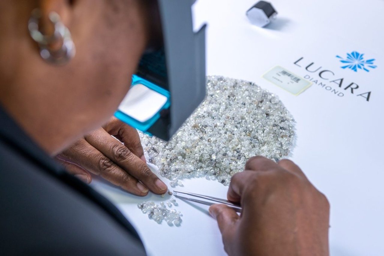 Empresa Mineira de Diamantes Atinge Novos Máximos de Produção • Diário Económico