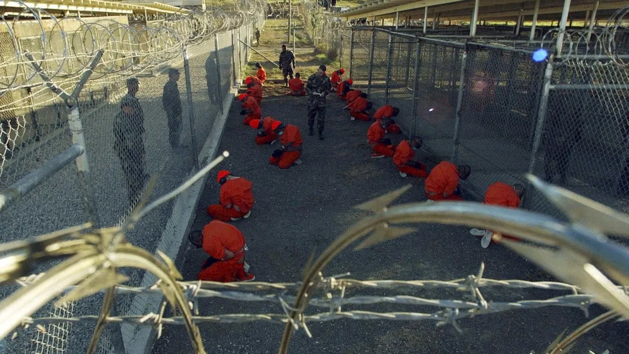 Ex-reclusos de Guantánamo criticam uso da prisão para deter imigrantes