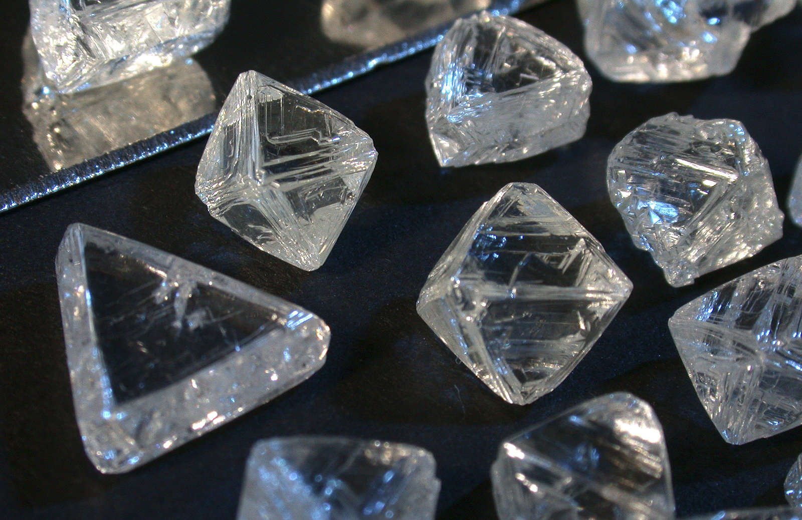 Governo Inaugura Sede da Associação Africana de Produtores de Diamantes • Diário Económico