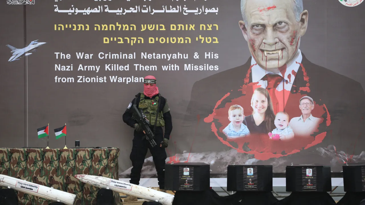 Hamas entregou corpos de quatro reféns. Cruz Vermelha recebeu caixões