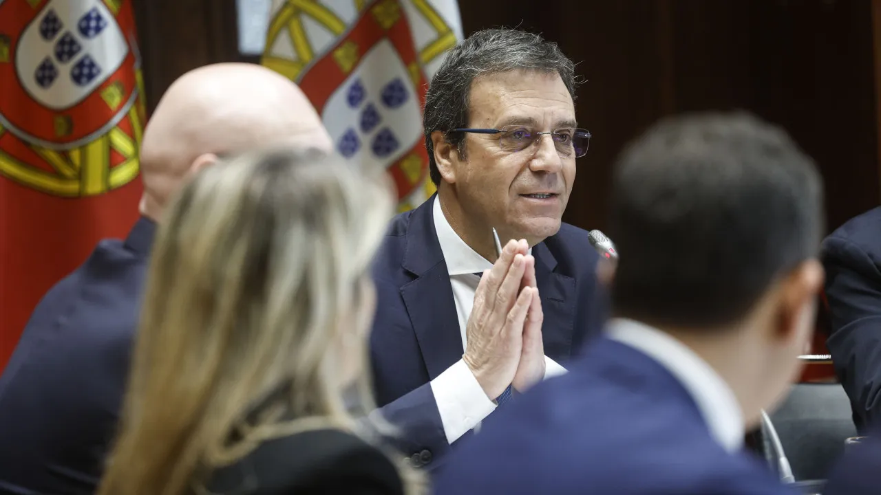 Hernâni Dias garante que Montenegro "não sabia" das empresas que criou