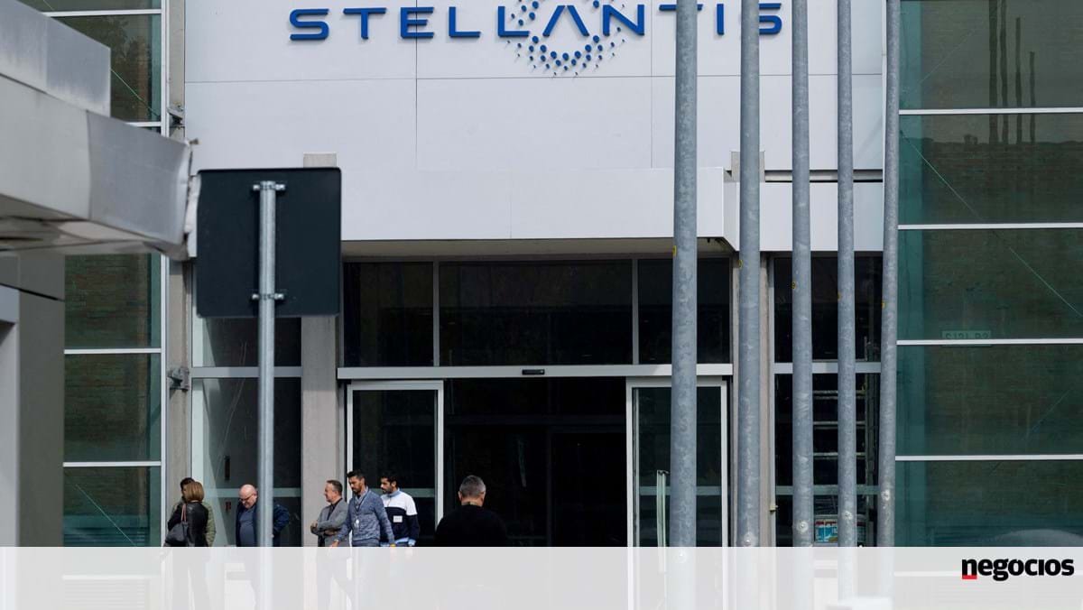Lucros da Stellantis afundam 70% para 5,5 mil milhões em 2024 - Automóvel