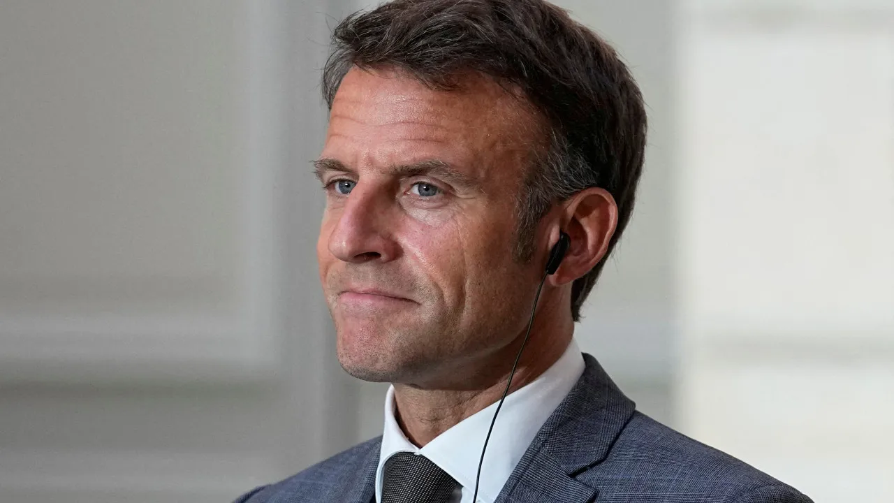 Macron pede a europeus para estarem prontos a responder a tarifas dos EUA