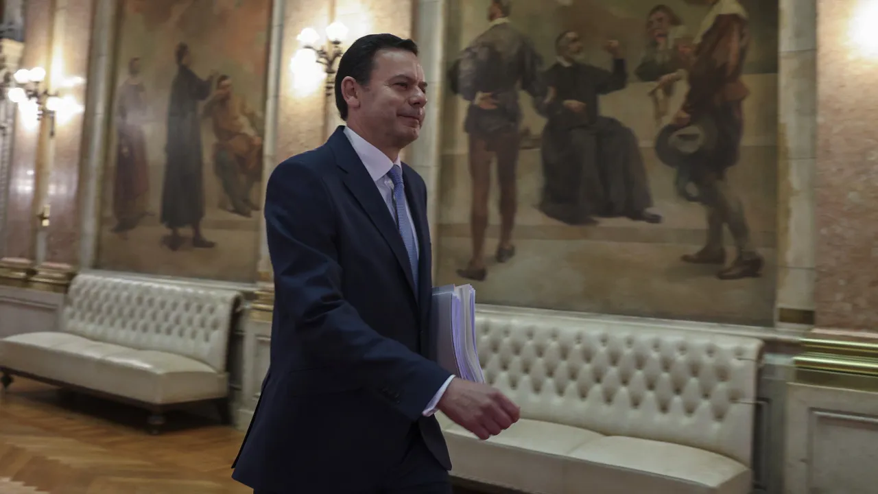 Montenegro pede Europa responsável que não se distraia com acessório