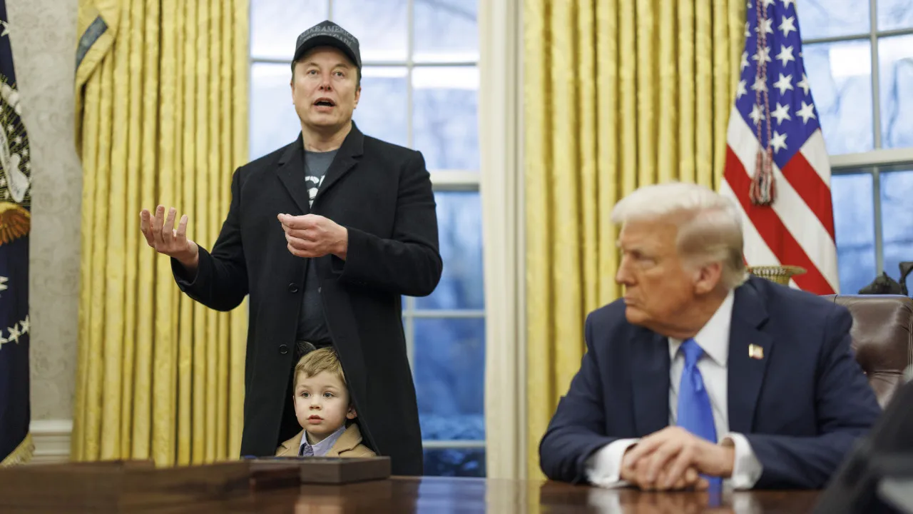 Musk vai pagar 9,6 milhões de euros a Trump por o ter banido do X
