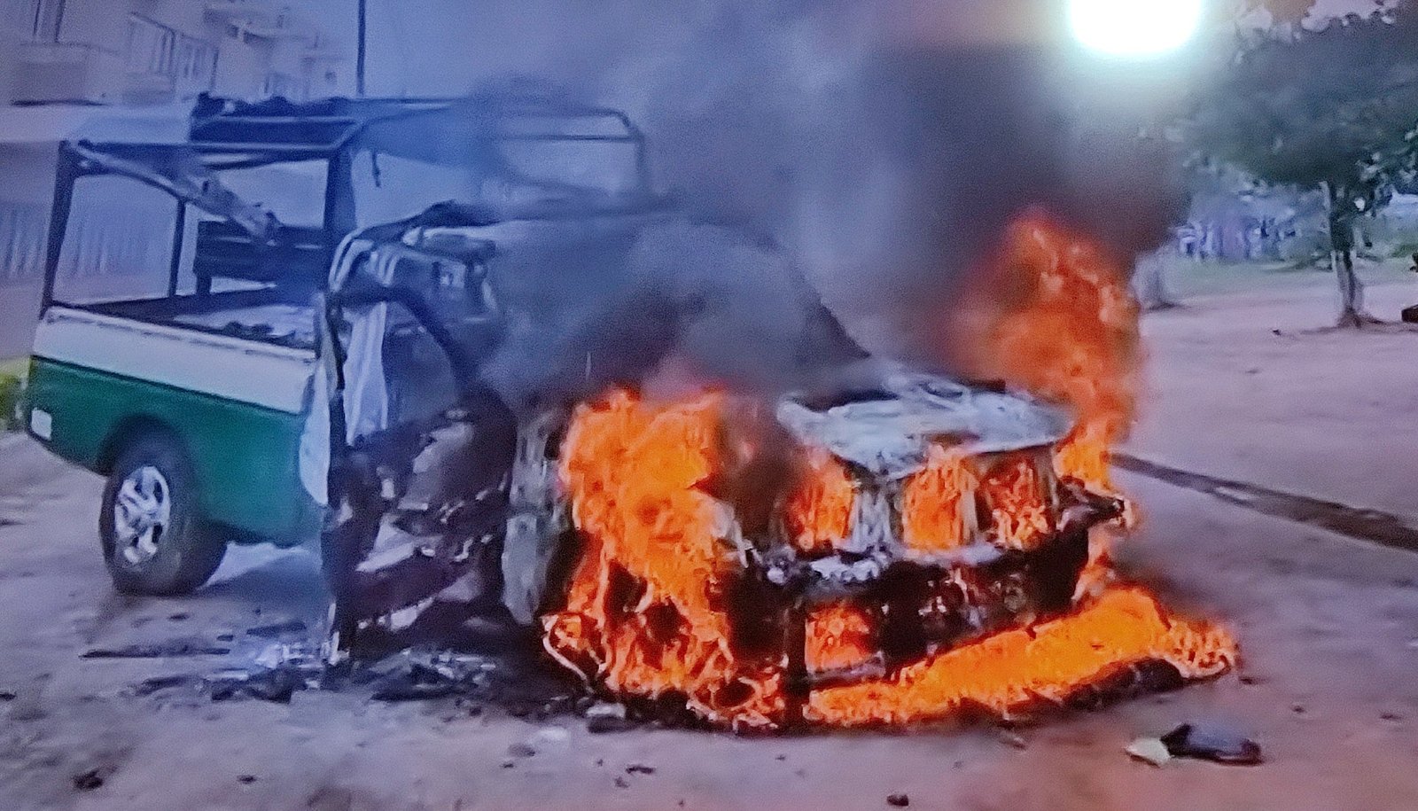 Nova onda de vandalização e bloqueios de vias