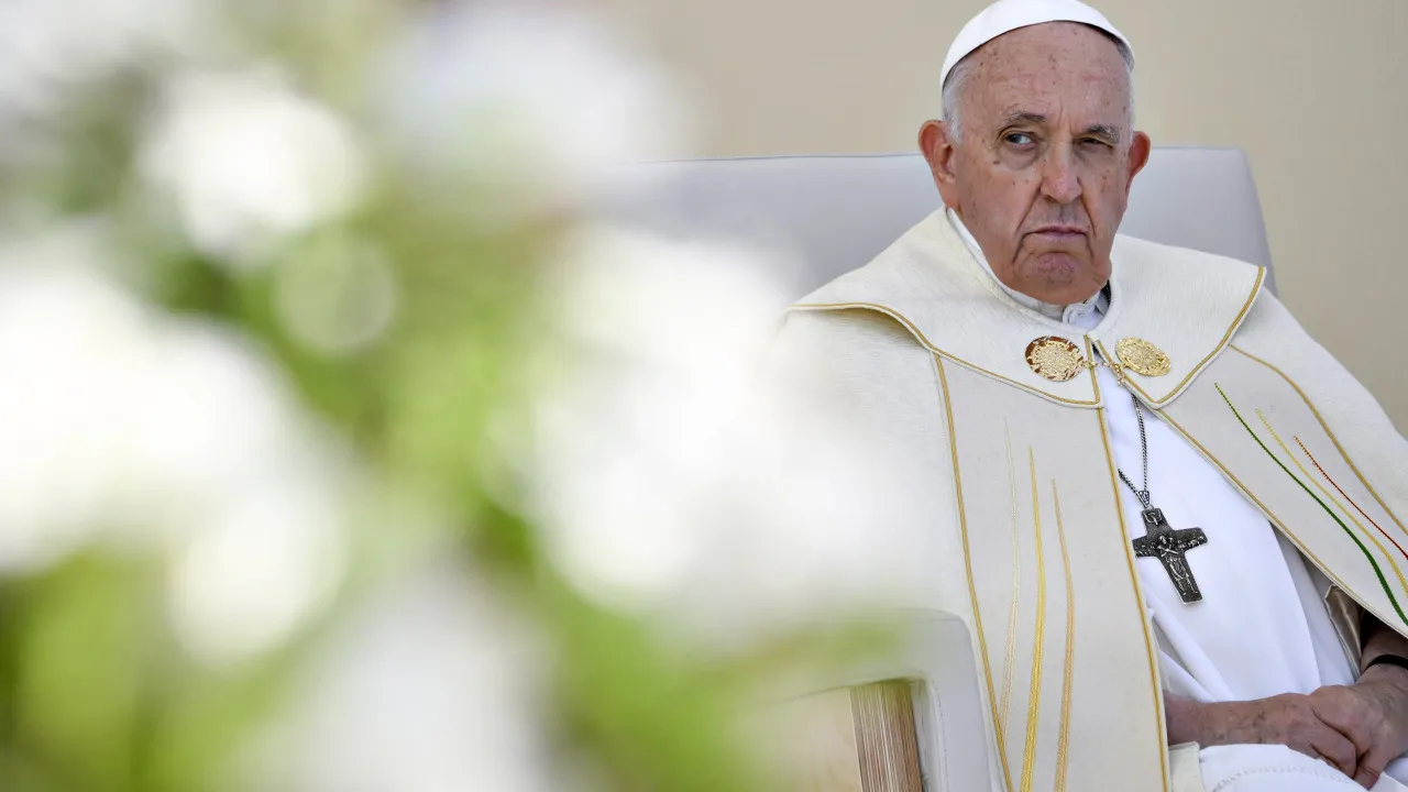 Papa "passou noite tranquila" e tomou o "pequeno-almoço numa poltrona"