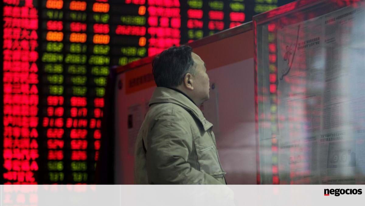 Petróleo sem tendência definida com olhos postos nos stocks dos EUA - Mercados num minuto