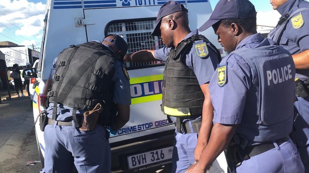 Polícia sul-africana no encalço de assaltantes de carros de transporte de valores