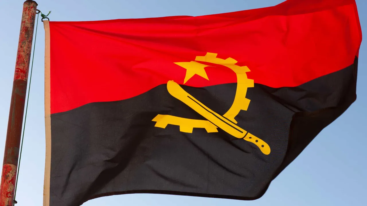 Refinaria de Cabinda arranca no 2º semestre. Angola procura investidores