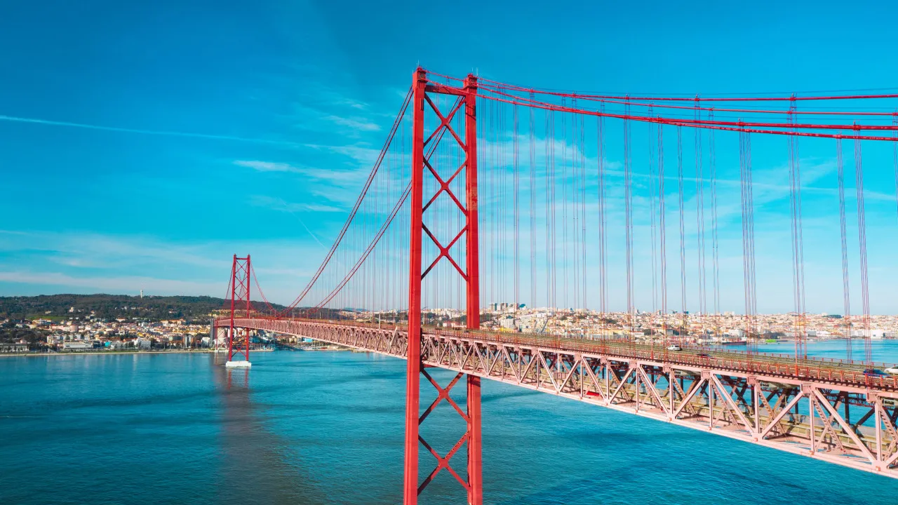 Restabelecida circulação ferroviária na Ponte 25 de Abril
