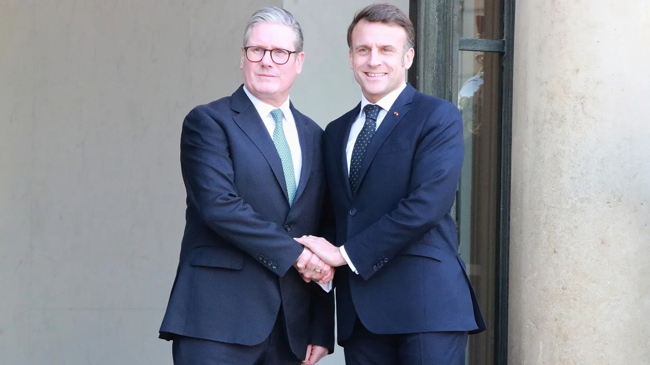 Starmer e Macron apontam a Trump que Kyiv "deve estar nas negociações"