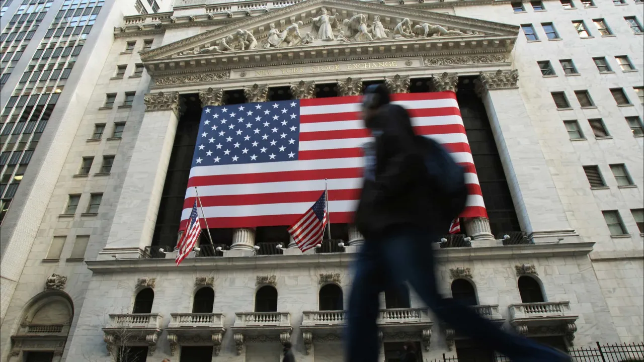 Ações da Tesla caem mais de 8% em Wall Street