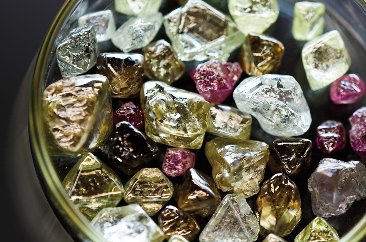 Angola Arrecadou Mais de 15 M$ Com Venda de Quase 1400 Quilates de Diamantes • Diário Económico