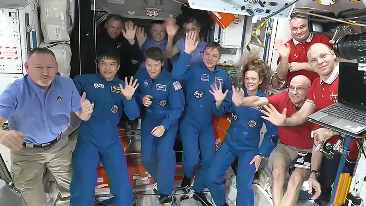 Astronautas regressam à Terra após nove meses retidos na Estação Espacial