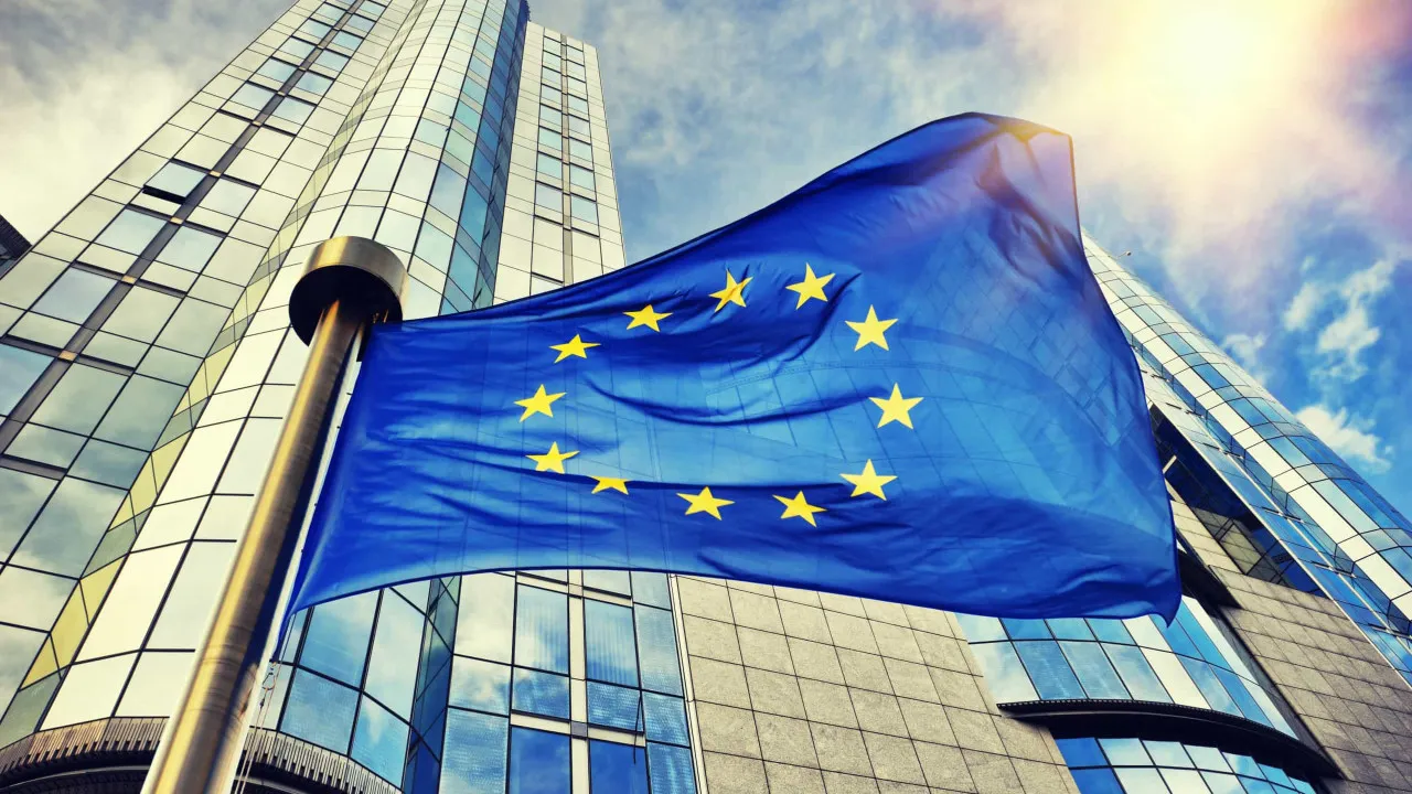 Bruxelas obriga Apple a garantir operabilidade do sistema com terceiros