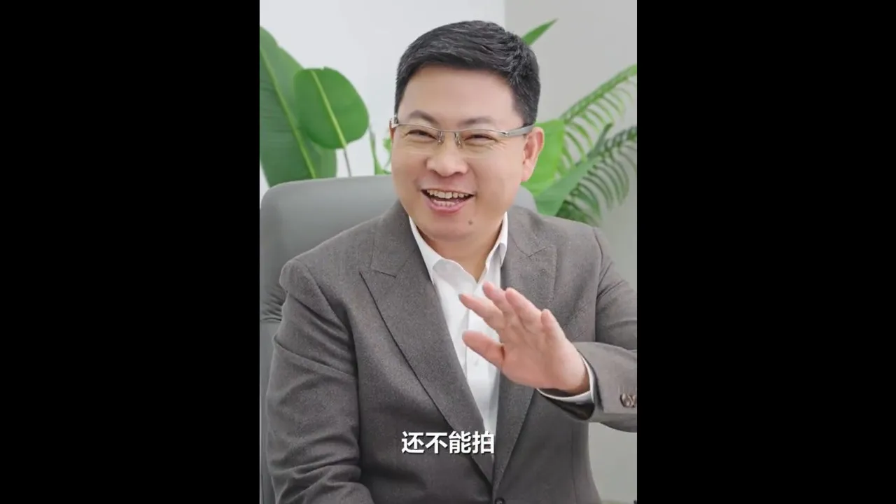 CEO da Huawei pode ter dado primeiro vislumbre do novo dobrável da marca