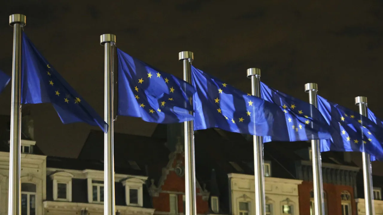 Cem empresas europeias pedem independência tecnológica dos EUA