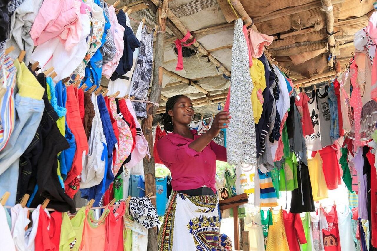 “Mais de 85% da População Usa Roupa em Segunda Mão”, Revela Estudo • Diário Económico