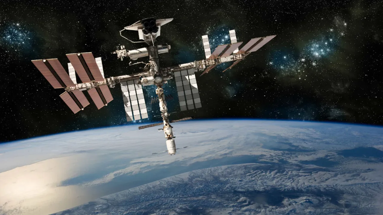 Nove meses depois, astronautas 'encalhados' regressam à Terra. Siga aqui