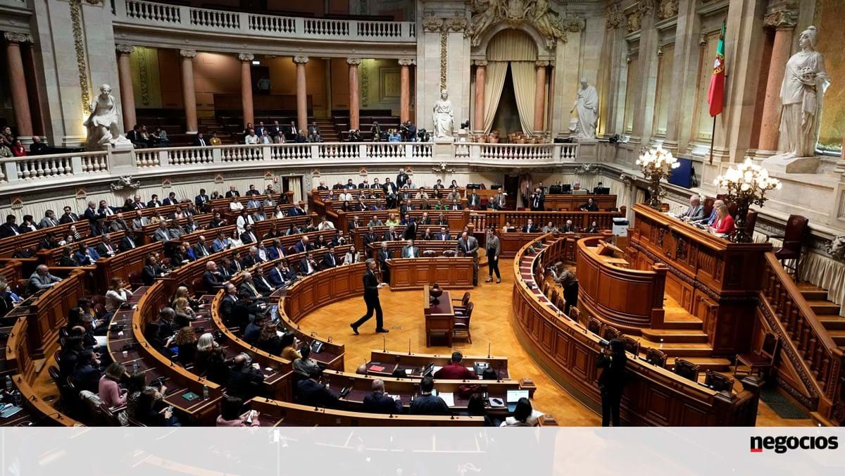 PSD, CDS e PS rejeitam votação da licença parental - Segurança Social