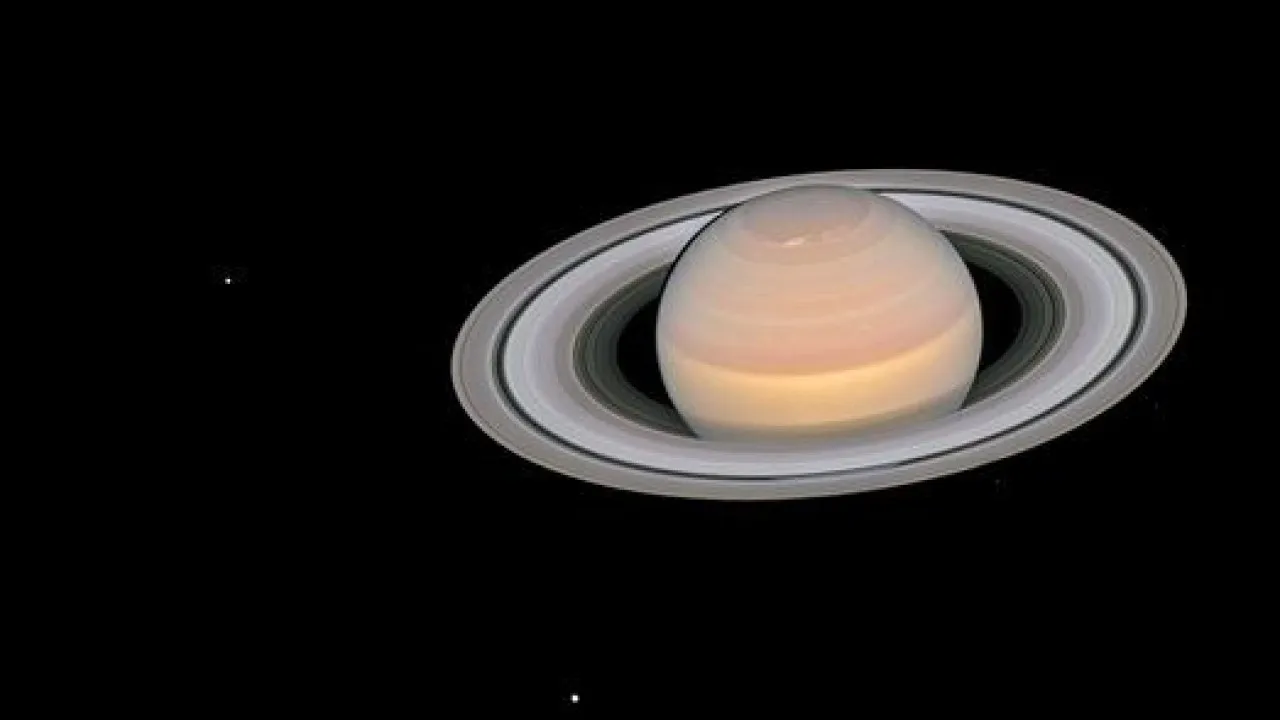 Saturno soma mais 128 luas e atinge recorde no Sistema Solar