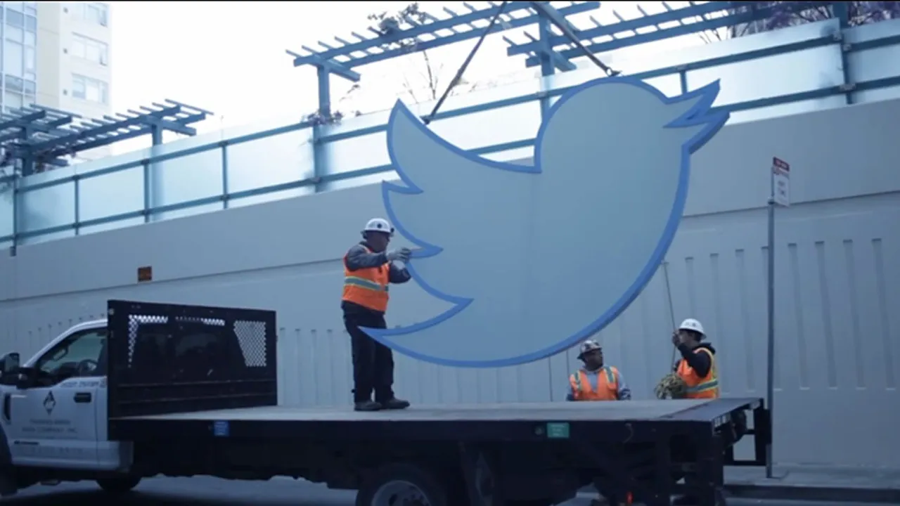 Símbolo do Twitter à venda em leilão. Valor está quase nos 20 mil euros
