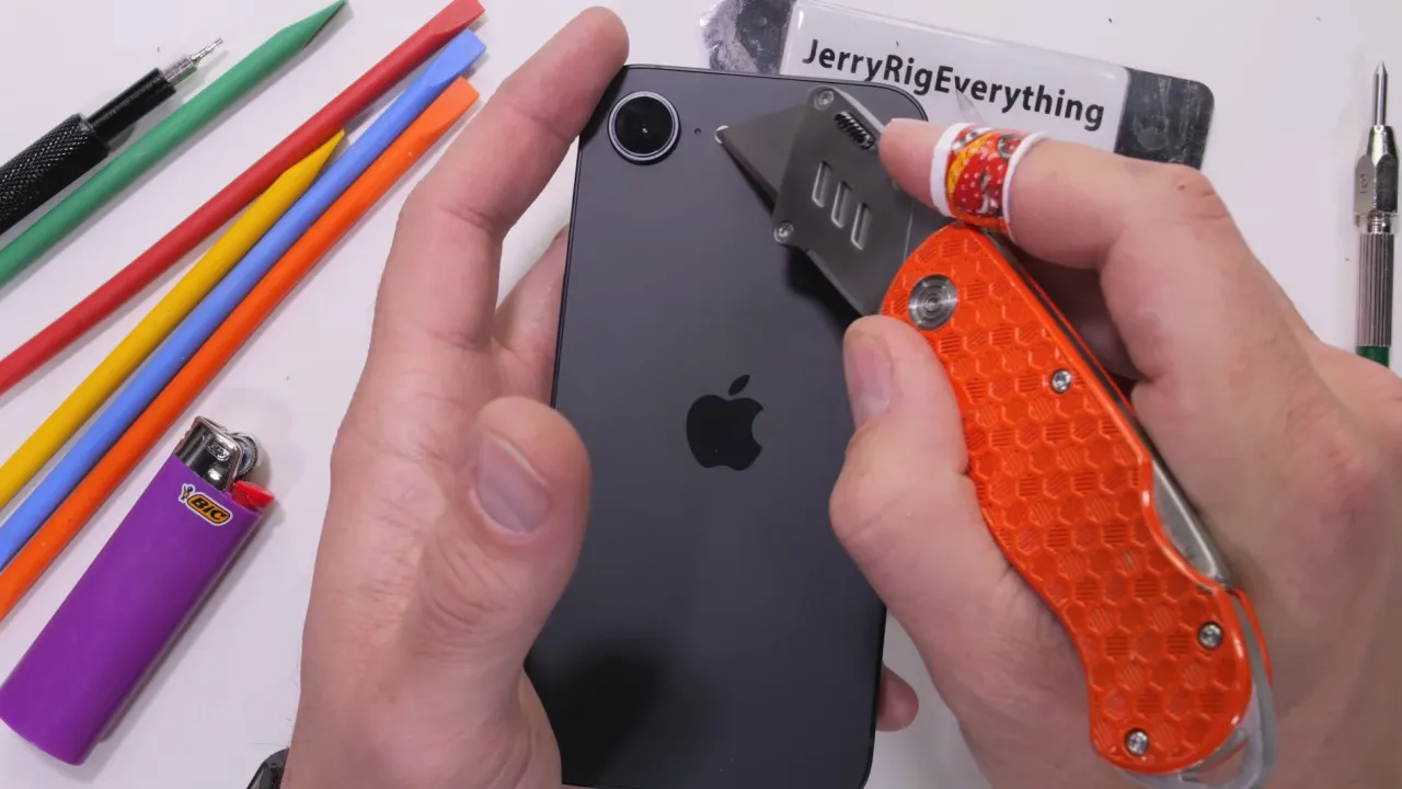 Teste de resistência ao iPhone 16e. Será que se safou?
