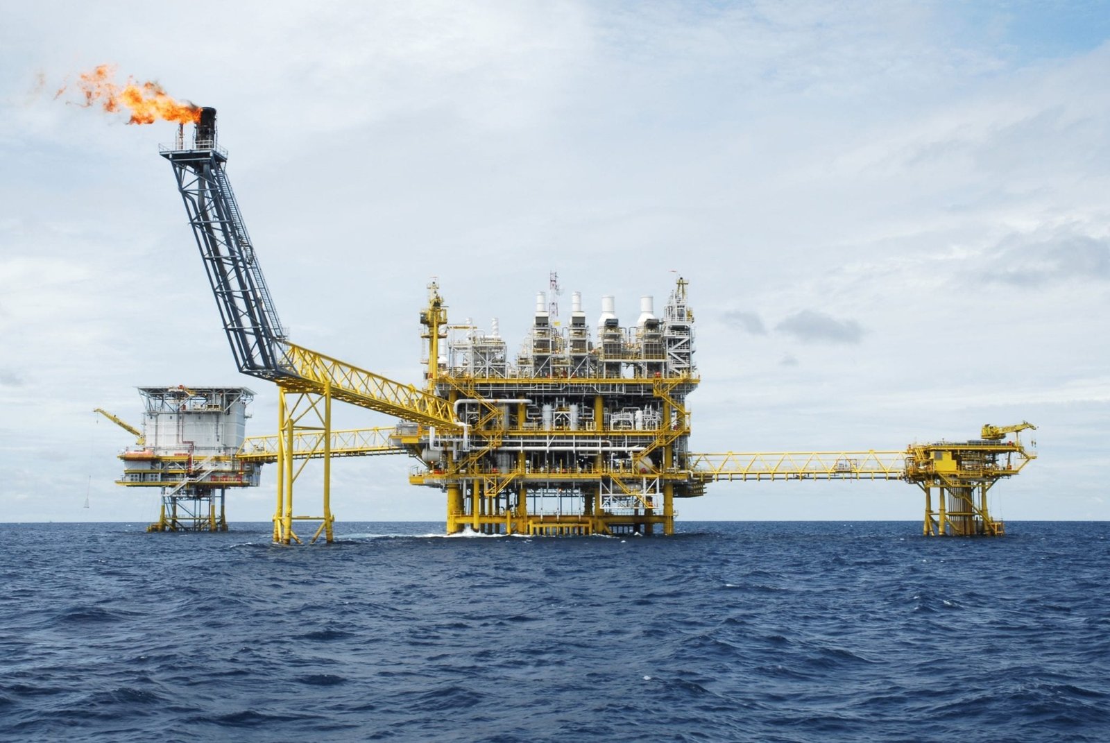 TotalEnergies Suspende Subcontratados do Projecto Mozambique LNG • Diário Económico
