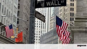 Trump intensifica tarifas contra UE e castiga Wall Street - Mercados num minuto