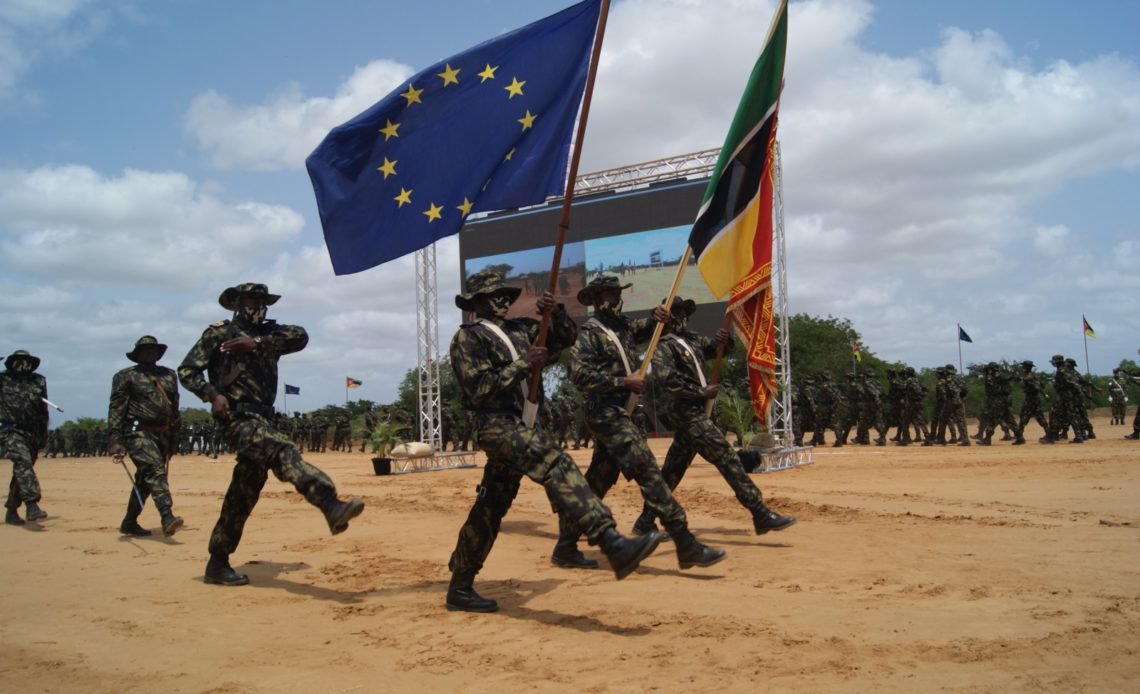 UE Entrega Último Lote de Equipamento Militar Para Combater Terrorismo • Diário Económico
